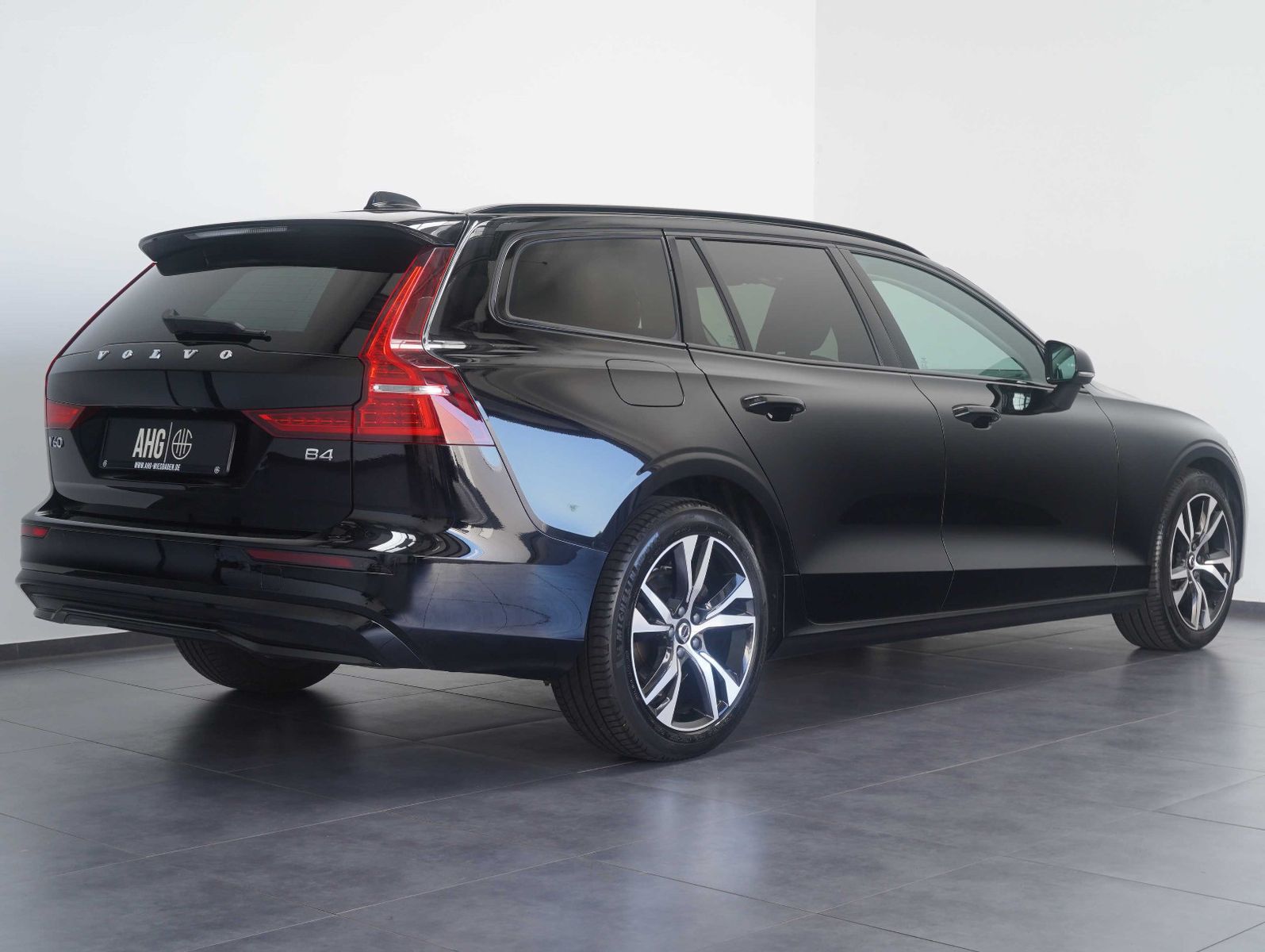 Fahrzeugabbildung Volvo V60 B4 D Plus Dark LEDER/NAVI/LED/ILS/CAM