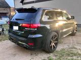 Jeep GC SRT 8 / LPG Webasto AHK - Jeep Grand Cherokee Srt8 mit Benzin-Antrieb