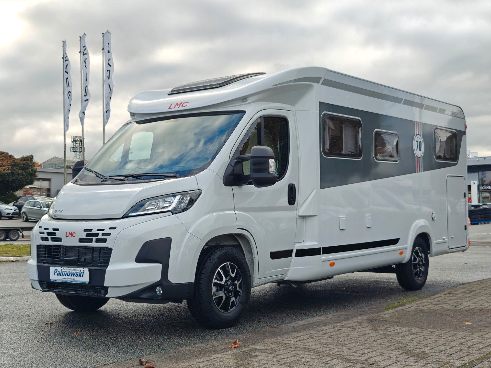 Fahrzeugabbildung LMC Tourer T 660 G -  663 70 Jahre, 140PS -