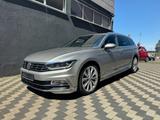 Volkswagen Passat Variant R-Line Sport-Paket - Volkswagen Passat Variant in Krefeld