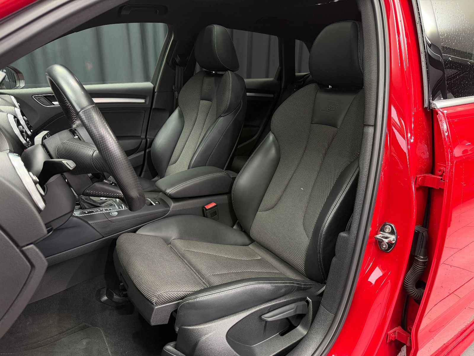 Fahrzeugabbildung Audi A3 Sportback e-tron s-line |AHK|PANO|NAVI