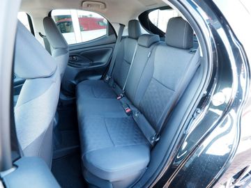 Bild 19 Toyota Yaris Hybrid Style,PDC v+h,Kamera, LED