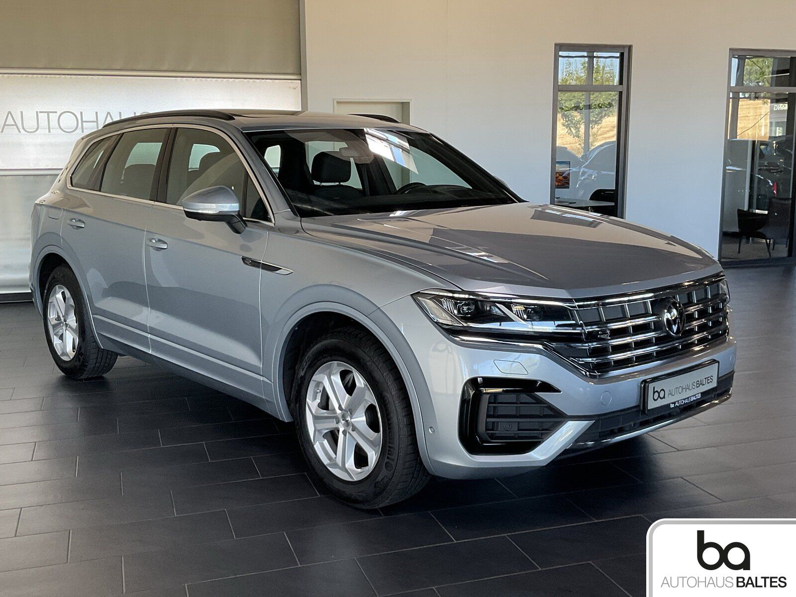 Volkswagen Touareg 3.0 V6 TDI R-Line 4Motion 360° ACC Pano foto 5