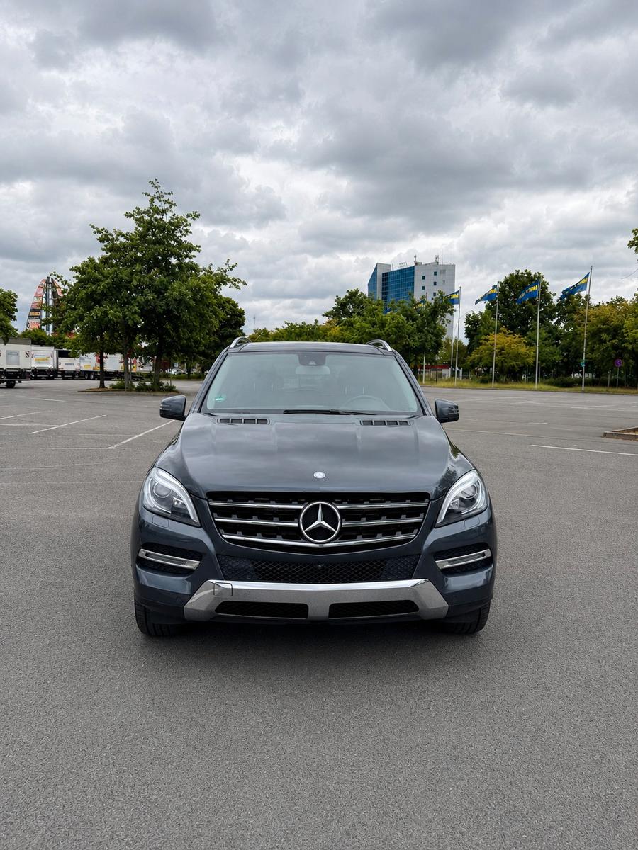 Mercedes-Benz ML 350 BlueTEC 4MATIC - AMG,Fond,Pano,SiHz,StHz