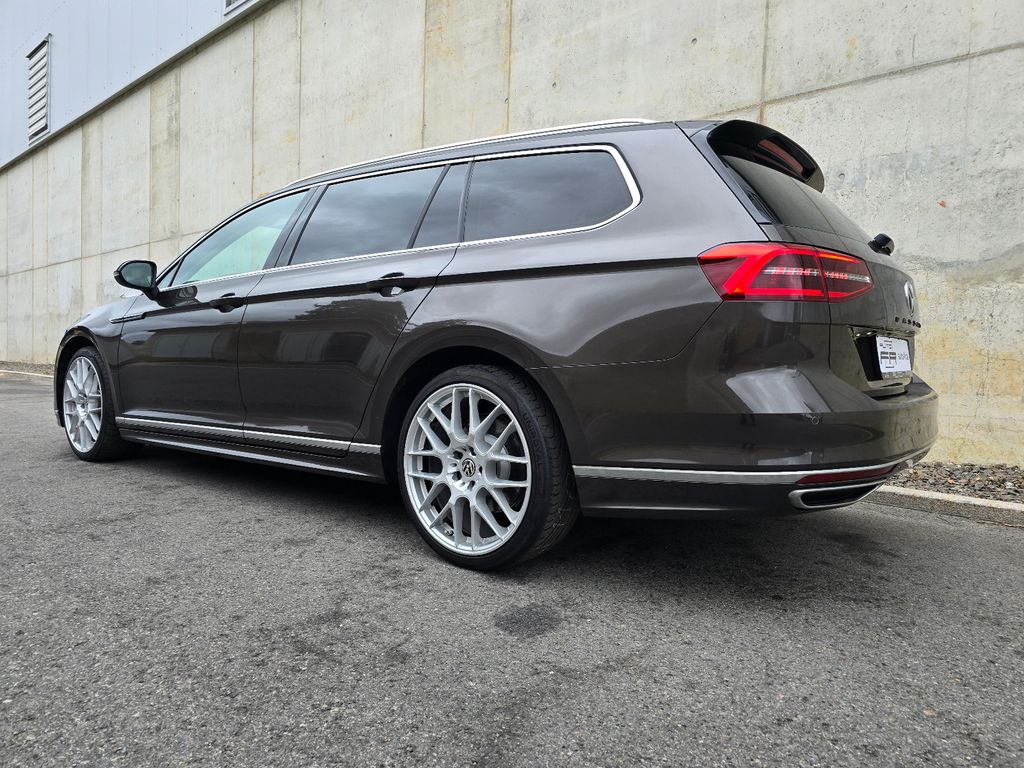 VW Passat Variant R-Line 2.0TDI 150PS DSG Pano DAB VW Passat Variant R-Line 2.0TDI 150PS DSG Pano DAB