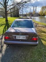 Mercedes-Benz E 420 - Mercedes-Benz E 420 mit Benzin-Antrieb