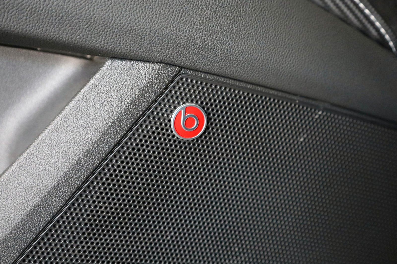 Fahrzeugabbildung SEAT Leon SC Cupra 300,T.Leder,Navi,LED,SH,Kamera,ACC