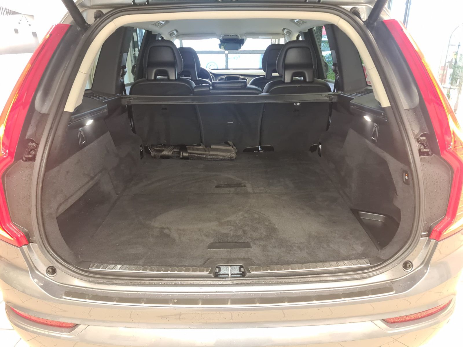 Fahrzeugabbildung Volvo XC90 Momentum AWD / LEDER / LED / NAVI /AHK 2,7t