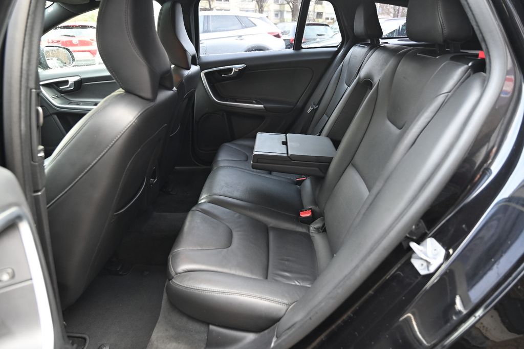 VOLVO V60 Kombi D4 Summum Leder Schiebedach Navi VOLL VOLVO V60 Kombi D4 Summum Leder Schiebedach Navi VOLL