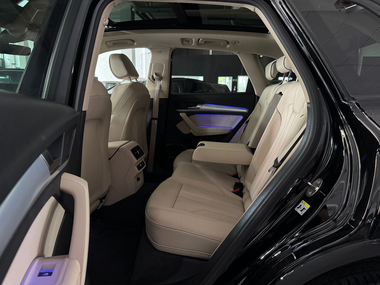 Fahrzeugabbildung Audi Q5 TDI 4X4 ADVANCED SPORT PANO MATRIX B&0 VOLL