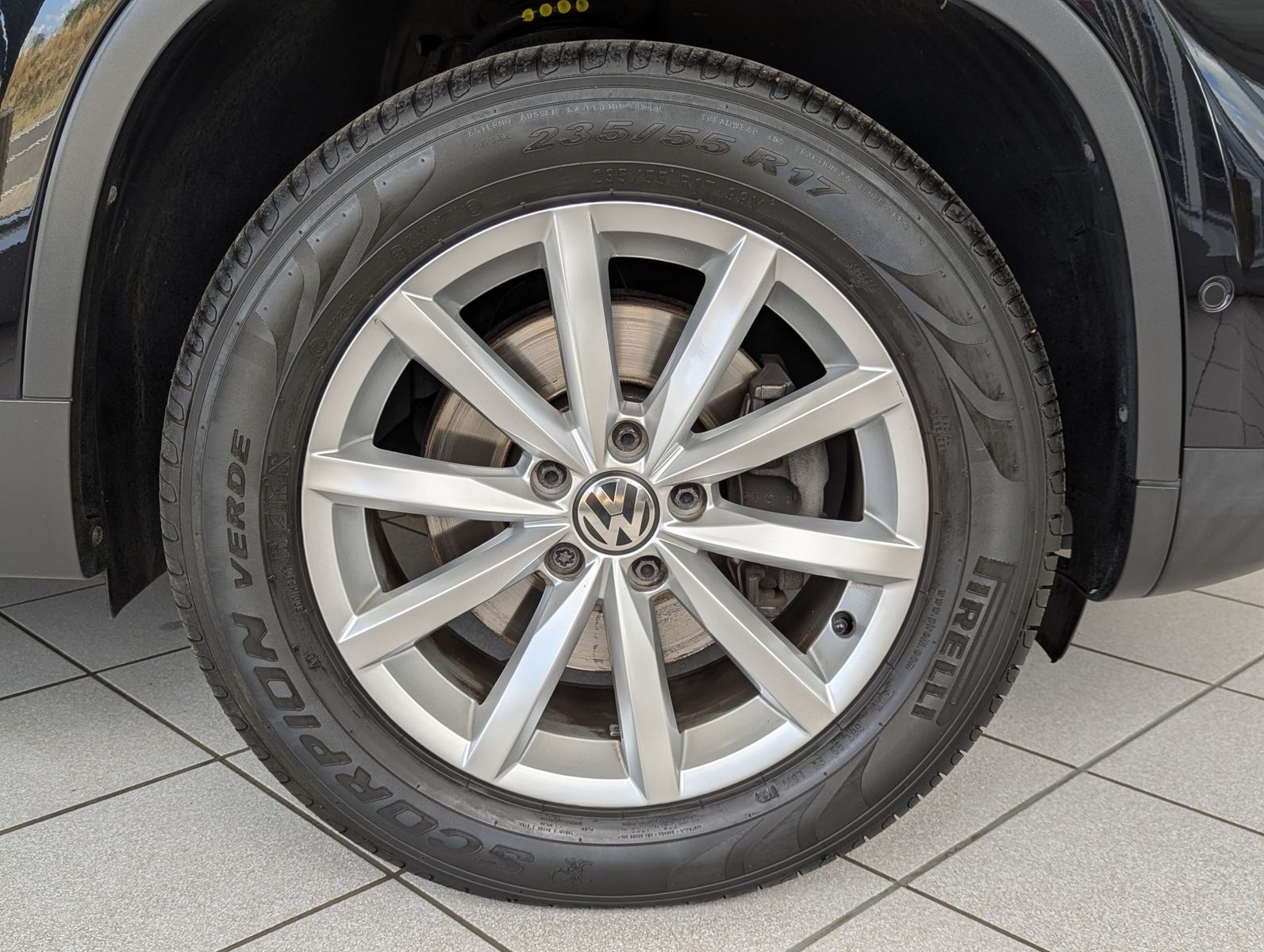 Fahrzeugabbildung Volkswagen Tiguan 1.4 TSI DSG Lounge DYNAUDIO AHK Kamera