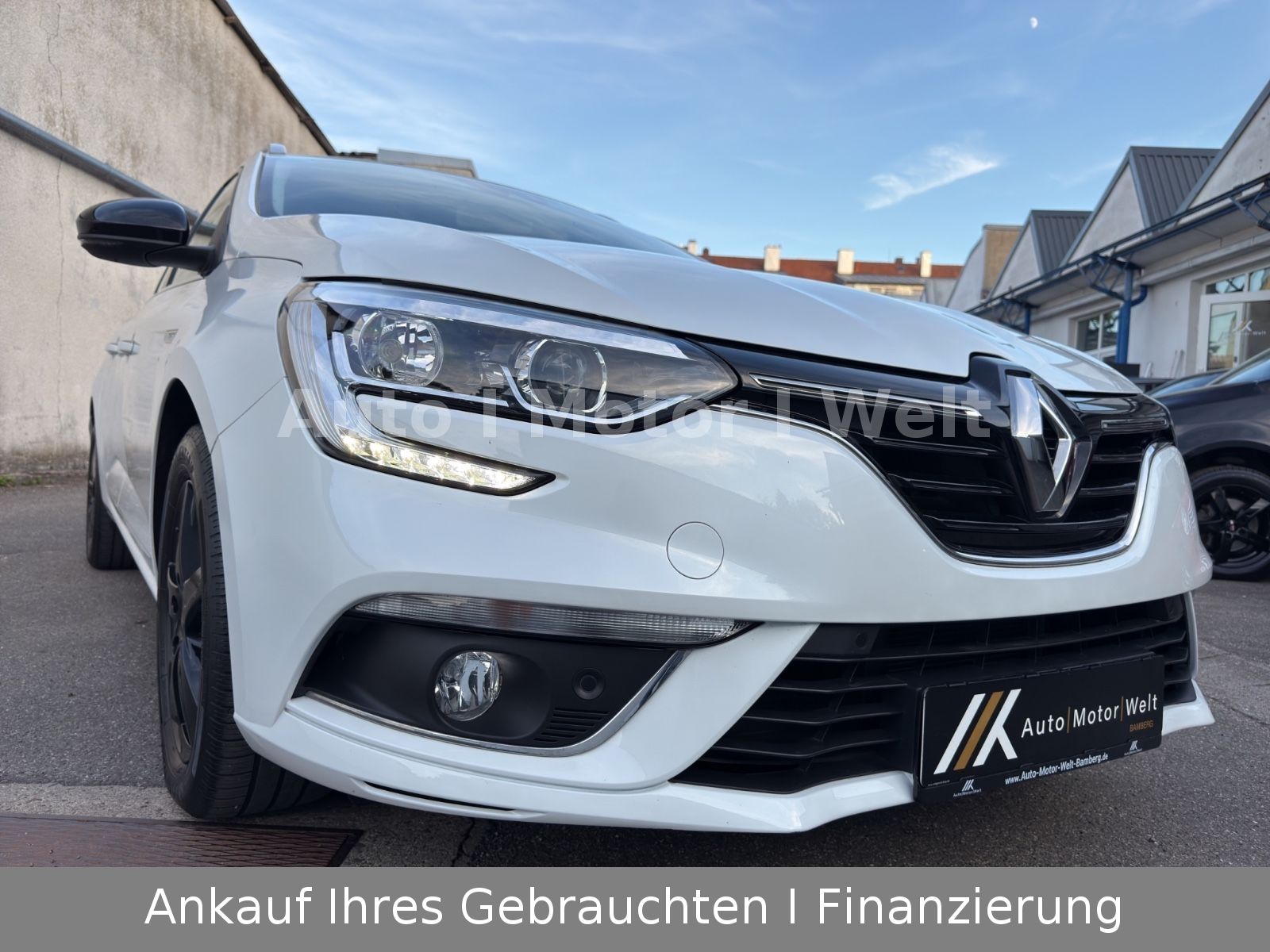 Fahrzeugabbildung Renault Megane IV Grandtour Limited 1.Hand SHZ/ALU/TMPMT