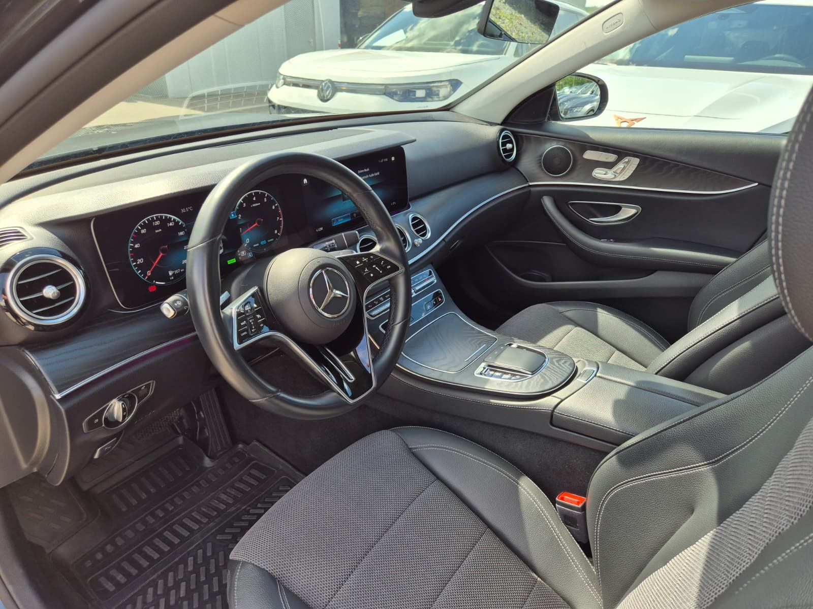 Fahrzeugabbildung Mercedes-Benz E 200 AMG NIGHT*LED*MEMORY*MBUX*KAMERA*19"