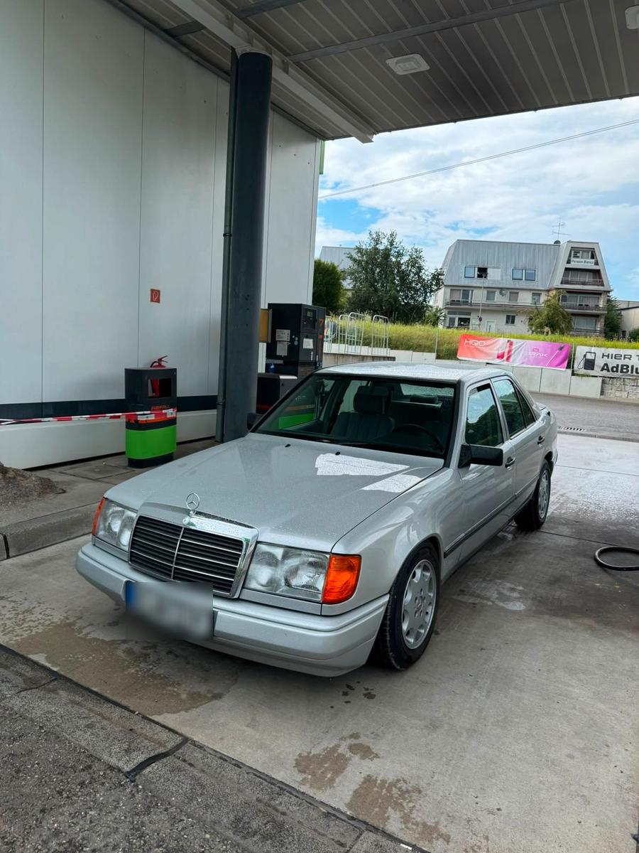 Mercedes-Benz 230