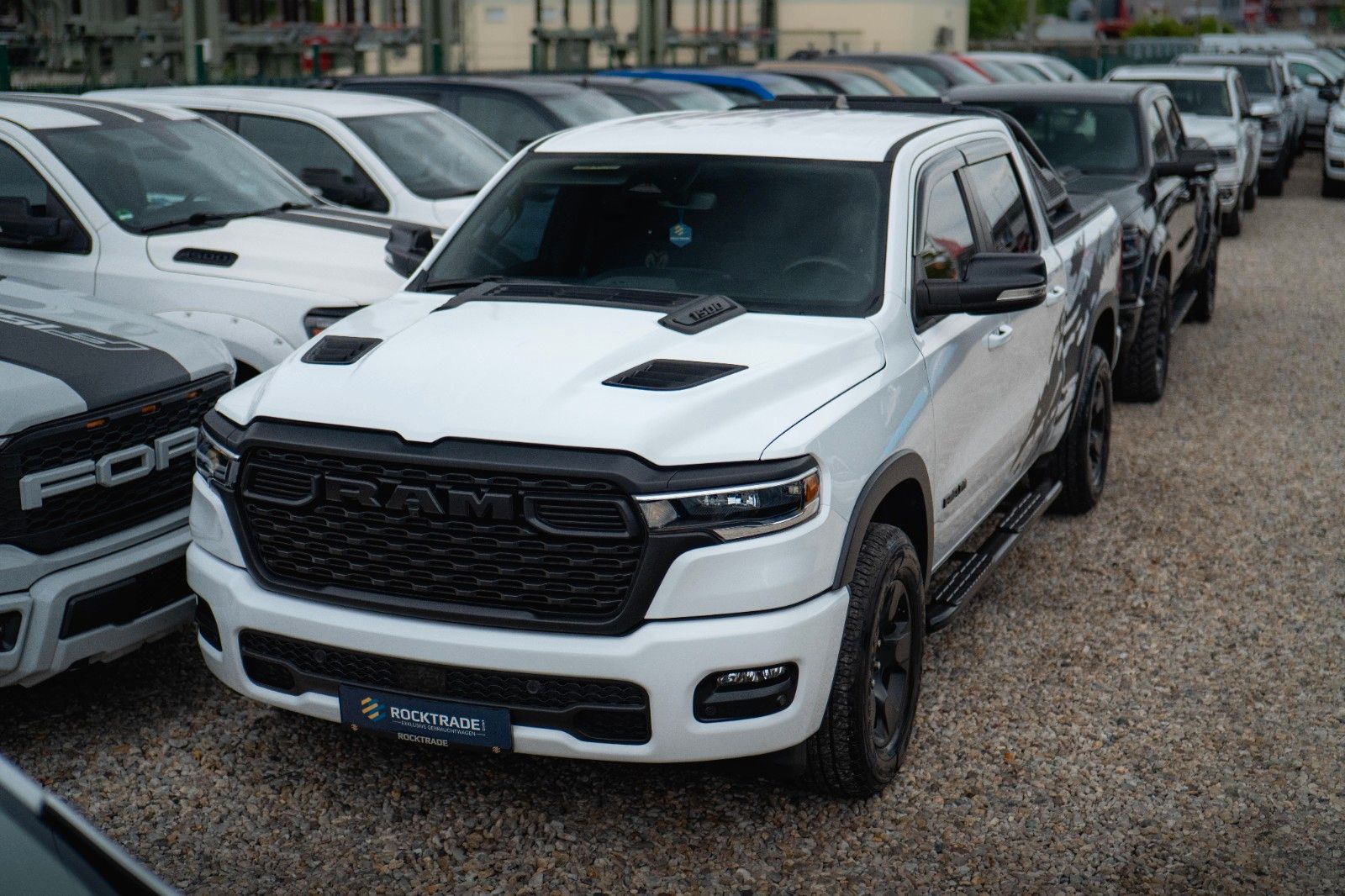 Fahrzeugabbildung Dodge RAM 3.6 V6 MY 25 Offroad Night-Paket ACC LED 19%