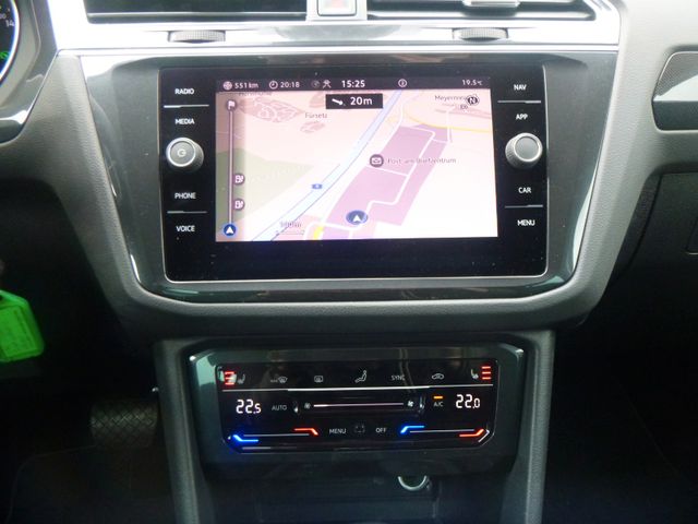 Fahrzeugabbildung Volkswagen Tiguan 2,0 TDI Life >AUT/AHK/NAV/LED/SHZ<