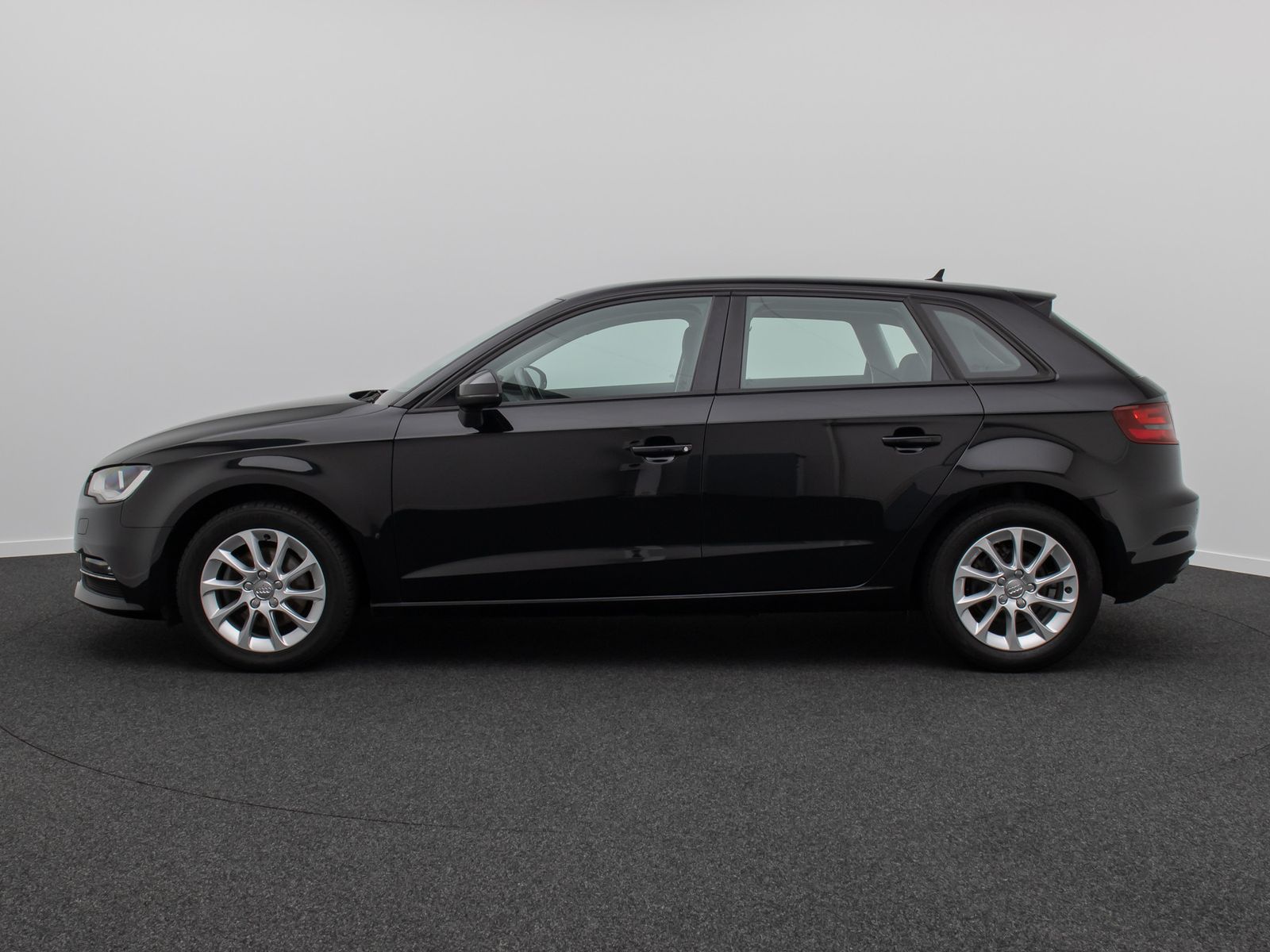 Fahrzeugabbildung Audi A3 Attraction PDC KlimaAut HiFi Sitzheizung LM