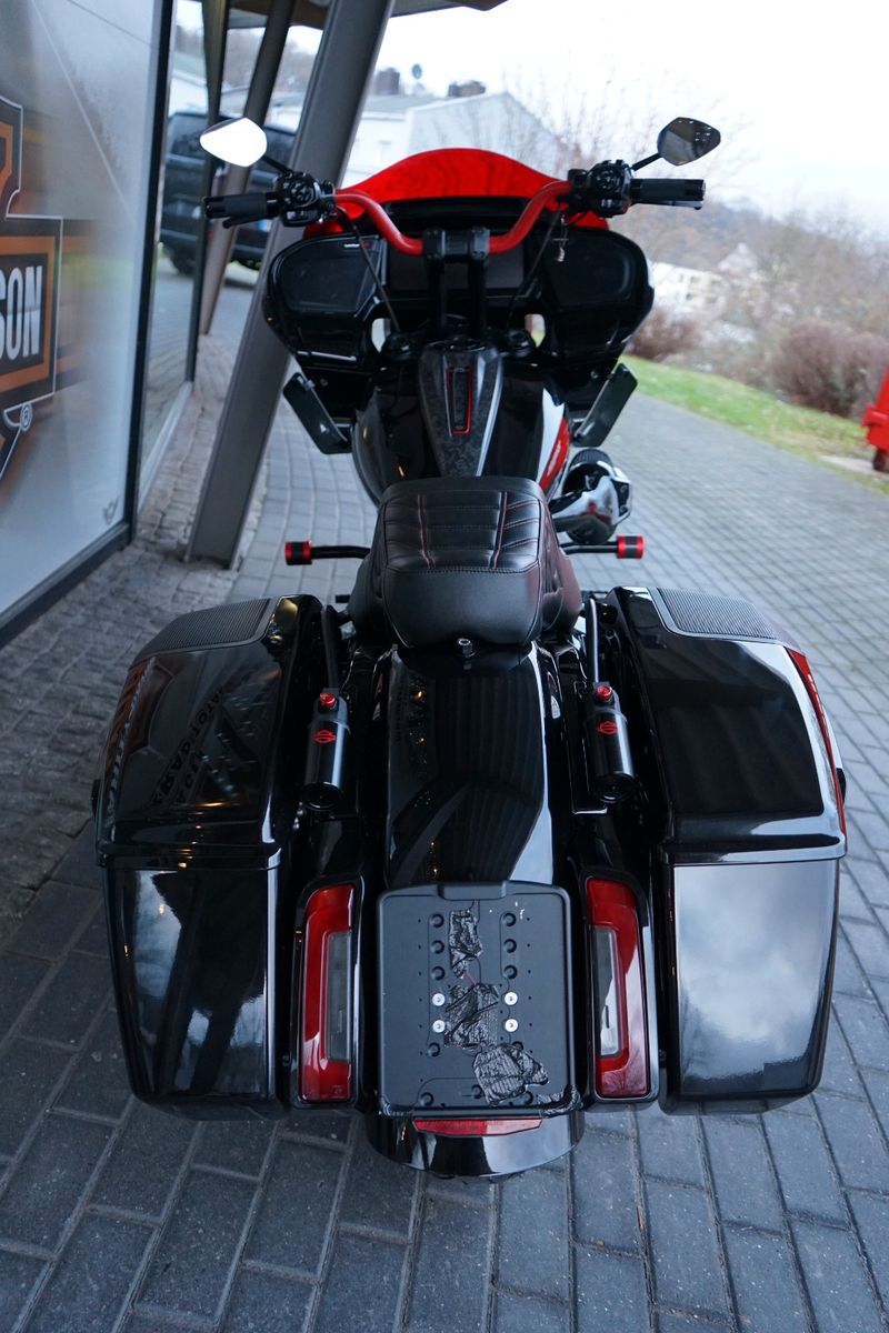 Fahrzeugabbildung Harley-Davidson Road Glide ST CVO CLUBSTYLE