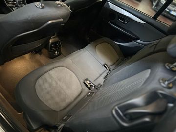 BMW 218 Gran Tourer - 12