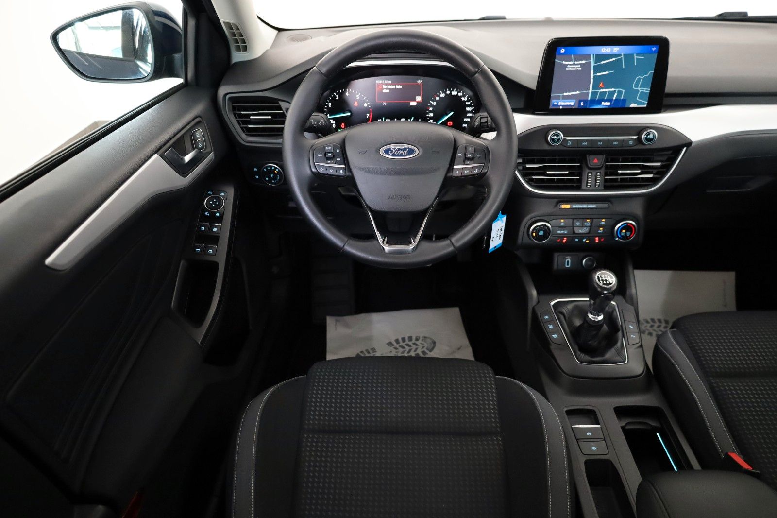 Fahrzeugabbildung Ford Focus Lim. Cool & Connect Navi,SH,Kamera,SR+WR