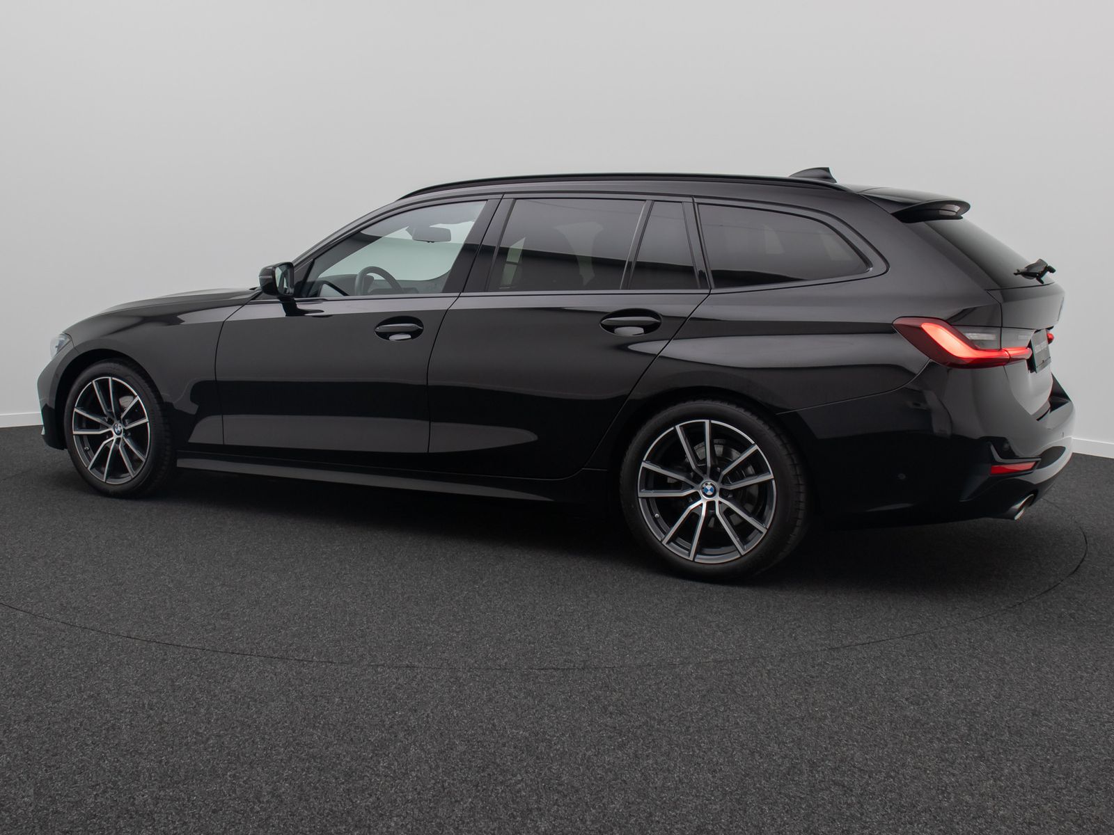 Fahrzeugabbildung BMW 320i Sport Line Stop&Go Kamera DAB Alarm Komfort