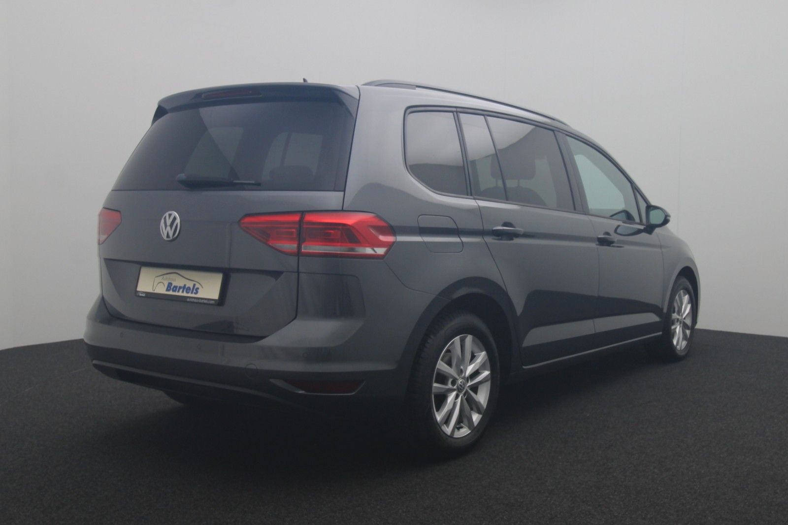 Fahrzeugabbildung Volkswagen Touran Comfortline ACC DSG AHK Massage