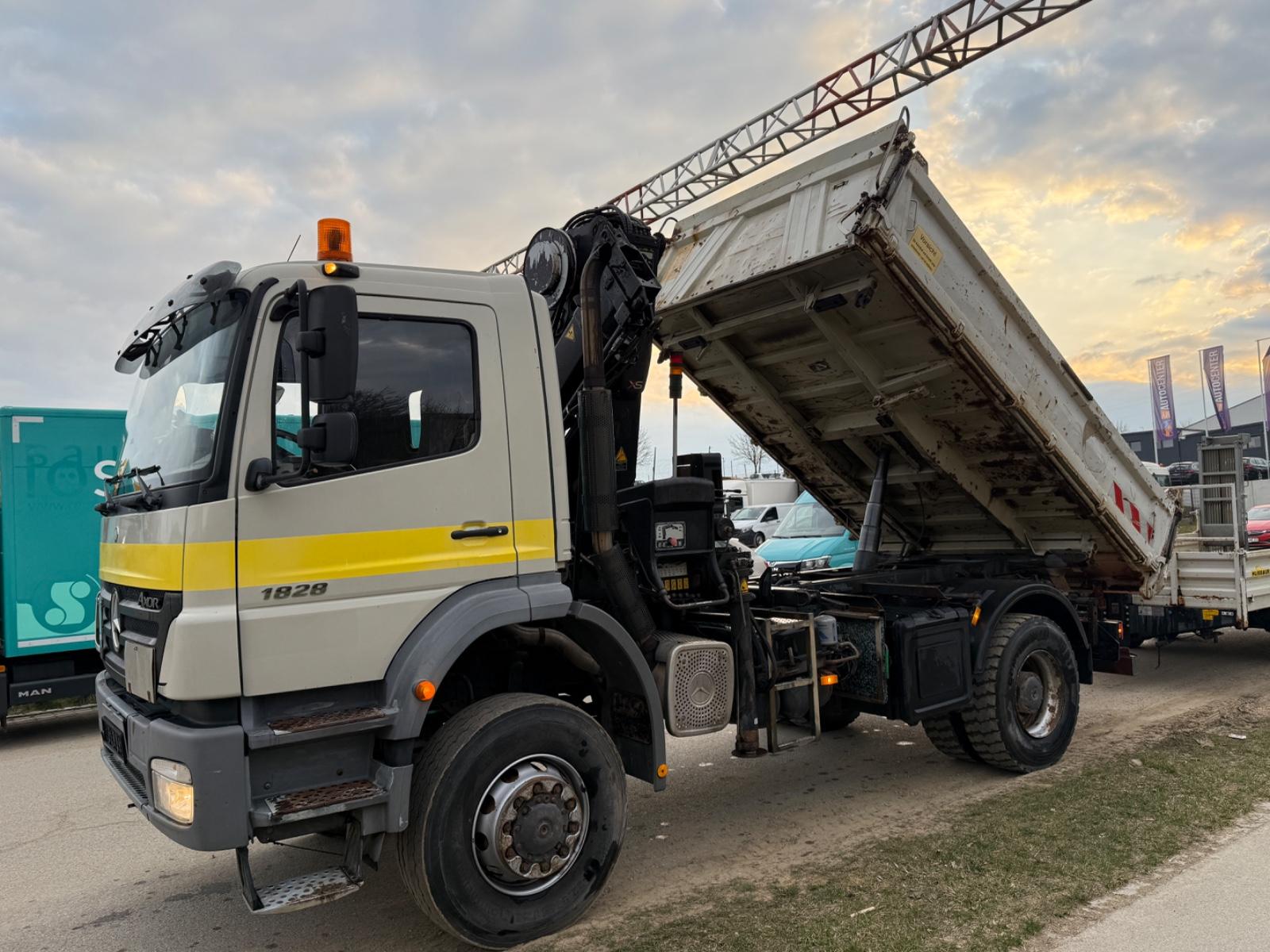 Mercedes-Benz 1828-ALLRAD4x4,KRAN HIAB 122,GREIFER,Schalt,TOPP