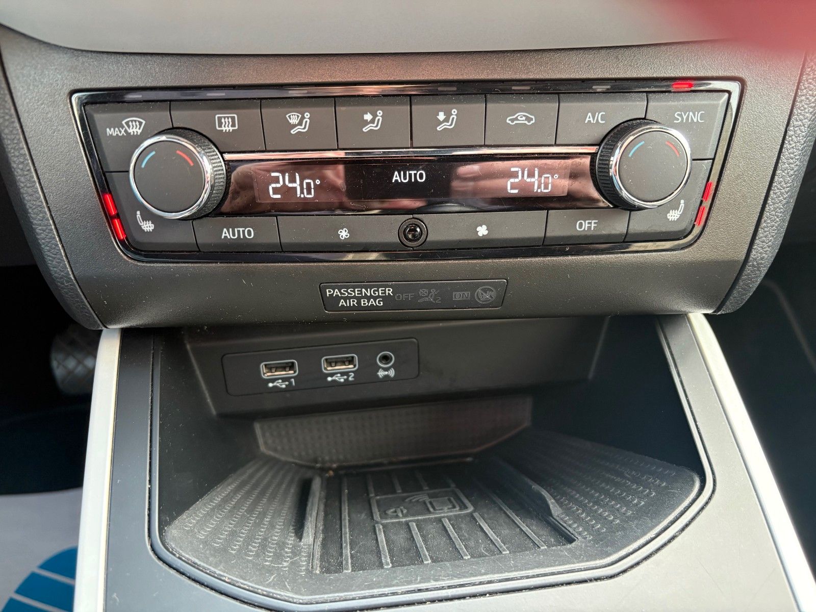 Fahrzeugabbildung SEAT Arona 1.0 Xcellence 85kW Navi SHZ PDC 1.HAND