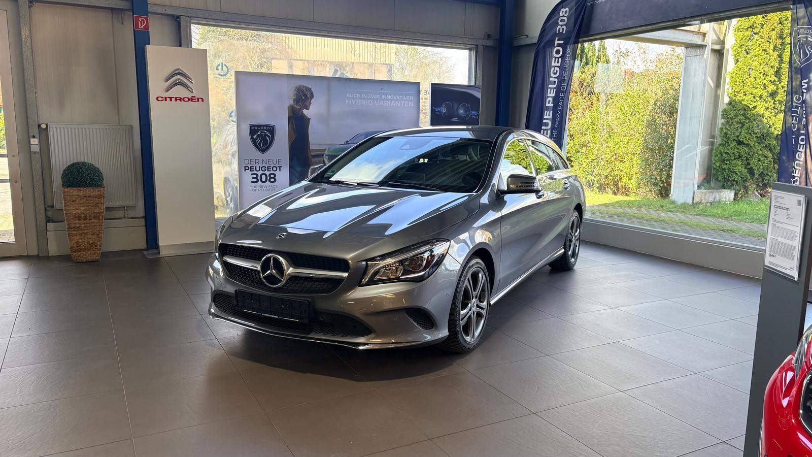 Mercedes-Benz CLA 220 4M 2.0 SB RFK/CarPlay/8xReifen/Memory