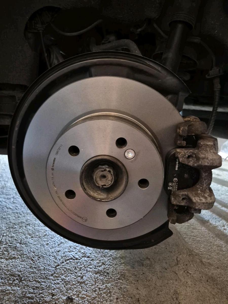Mercedes-Benz 200 2010 — photo 12