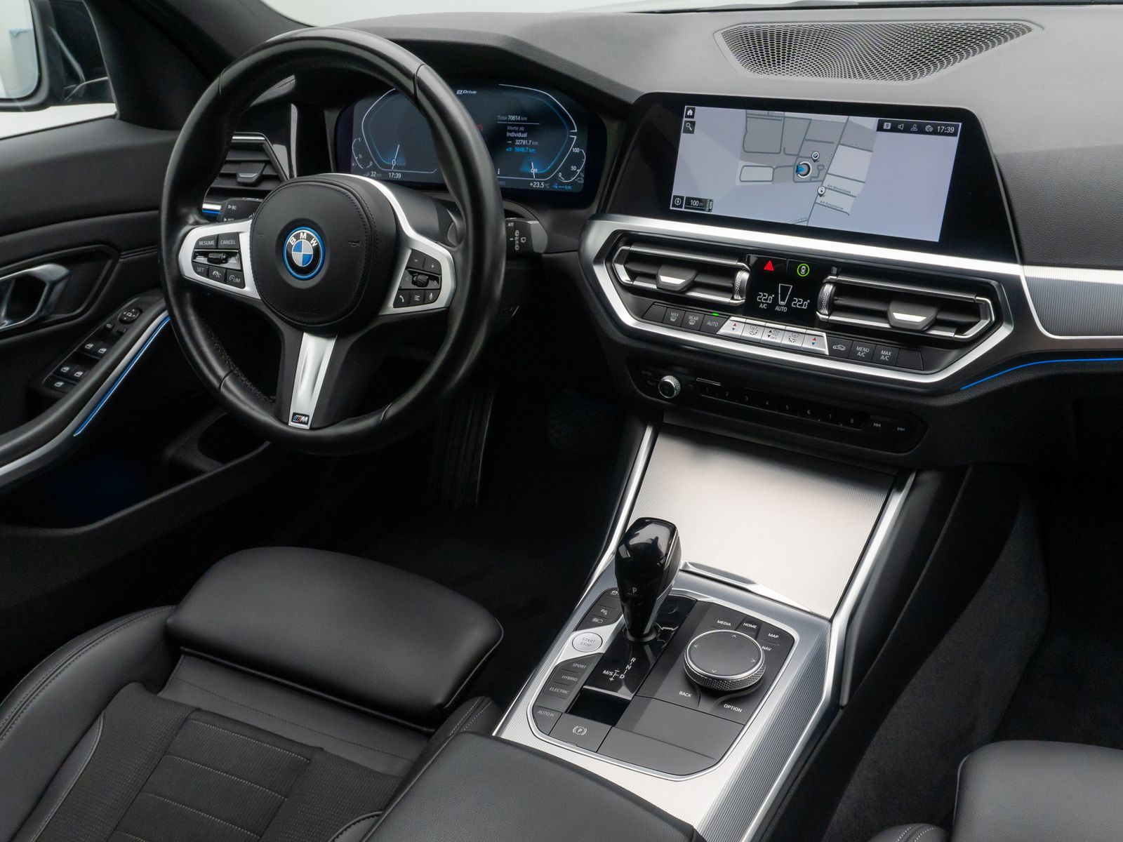 Fahrzeugabbildung BMW 320e Alarm LED DAB Panorama Leder M Sportleder