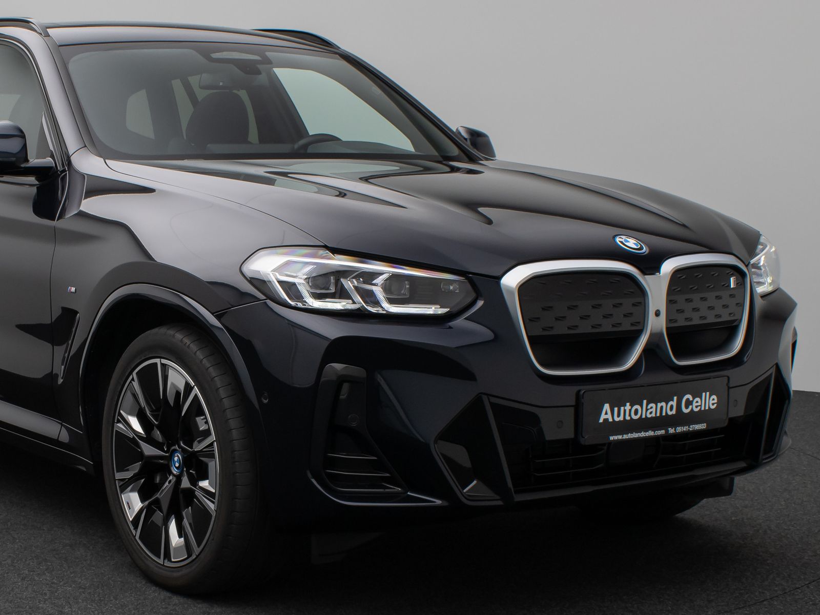 Fahrzeugabbildung BMW iX3 M Sport Impressive Panorama 360° HUD DAB H/K