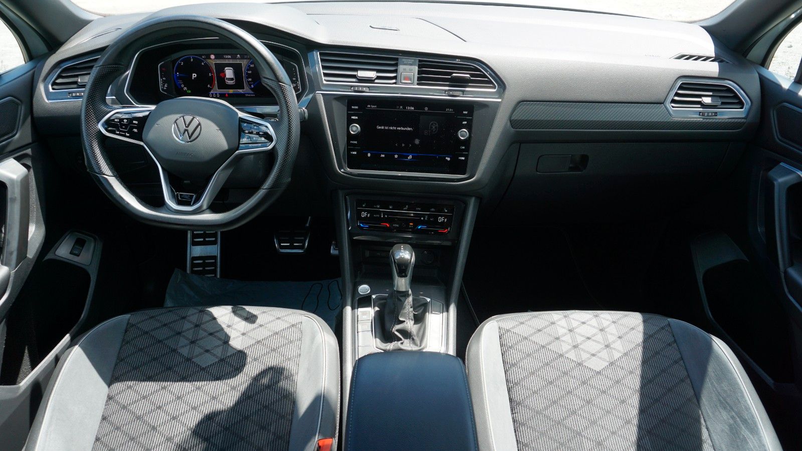 Fahrzeugabbildung Volkswagen Tiguan Allspace R-Line 4M LED,Navi,PDC,AHK