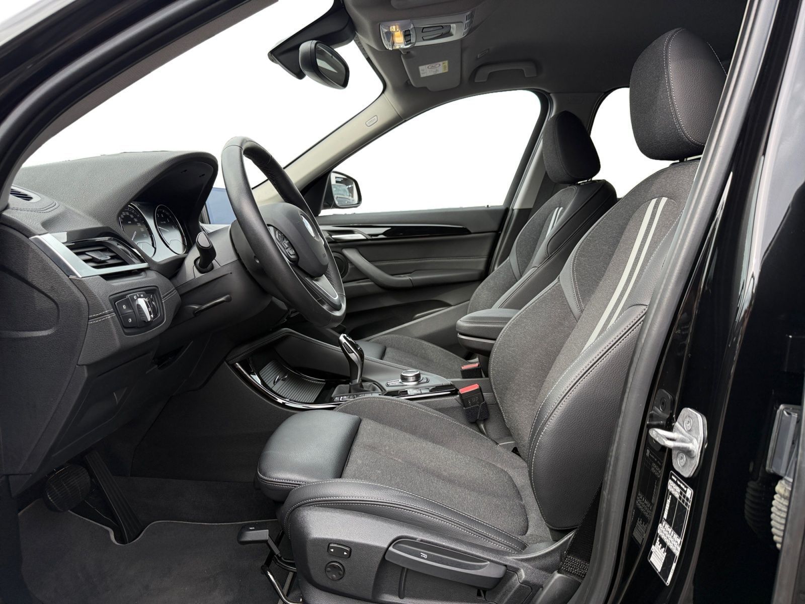 Fahrzeugabbildung BMW X1 sDrive18i Sport Line AMB DAB 1.HD