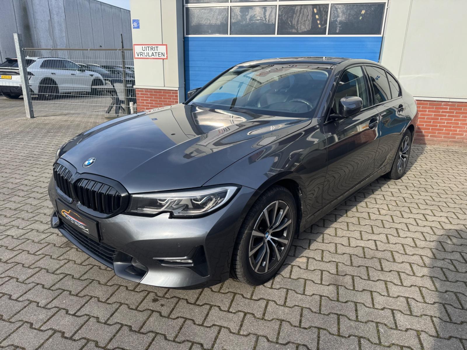 BMW 318 d Sport Line *Virtual* Laser* Voll*
