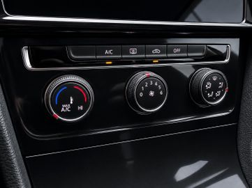Volkswagen Golf - 6