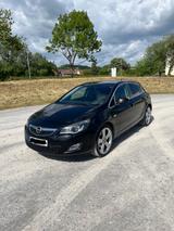 Opel Astra J (2.0 CDTI) - Opel Astra mit Diesel-Antrieb: Limousine, Klimaautomatik, 2.0