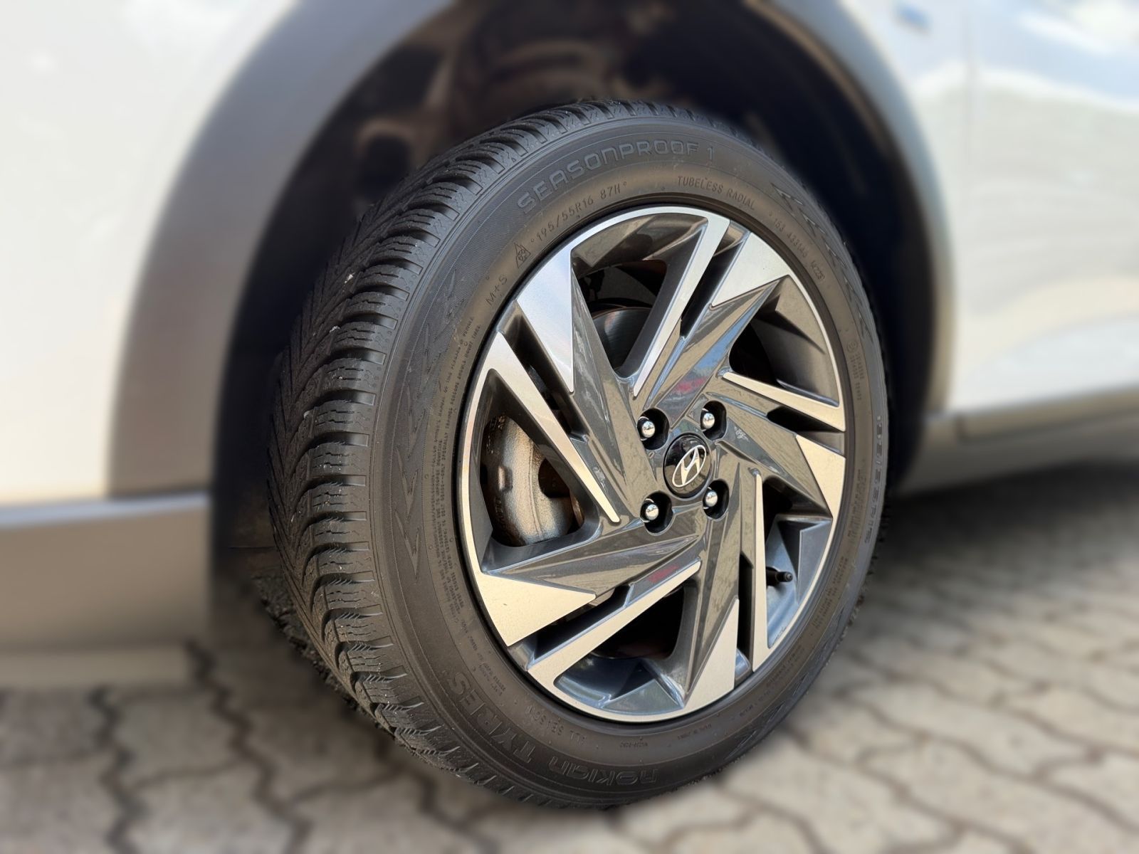 Fahrzeugabbildung Hyundai BAYON 1.0 T-GDI 7-DCT Trend Mild-Hybrid