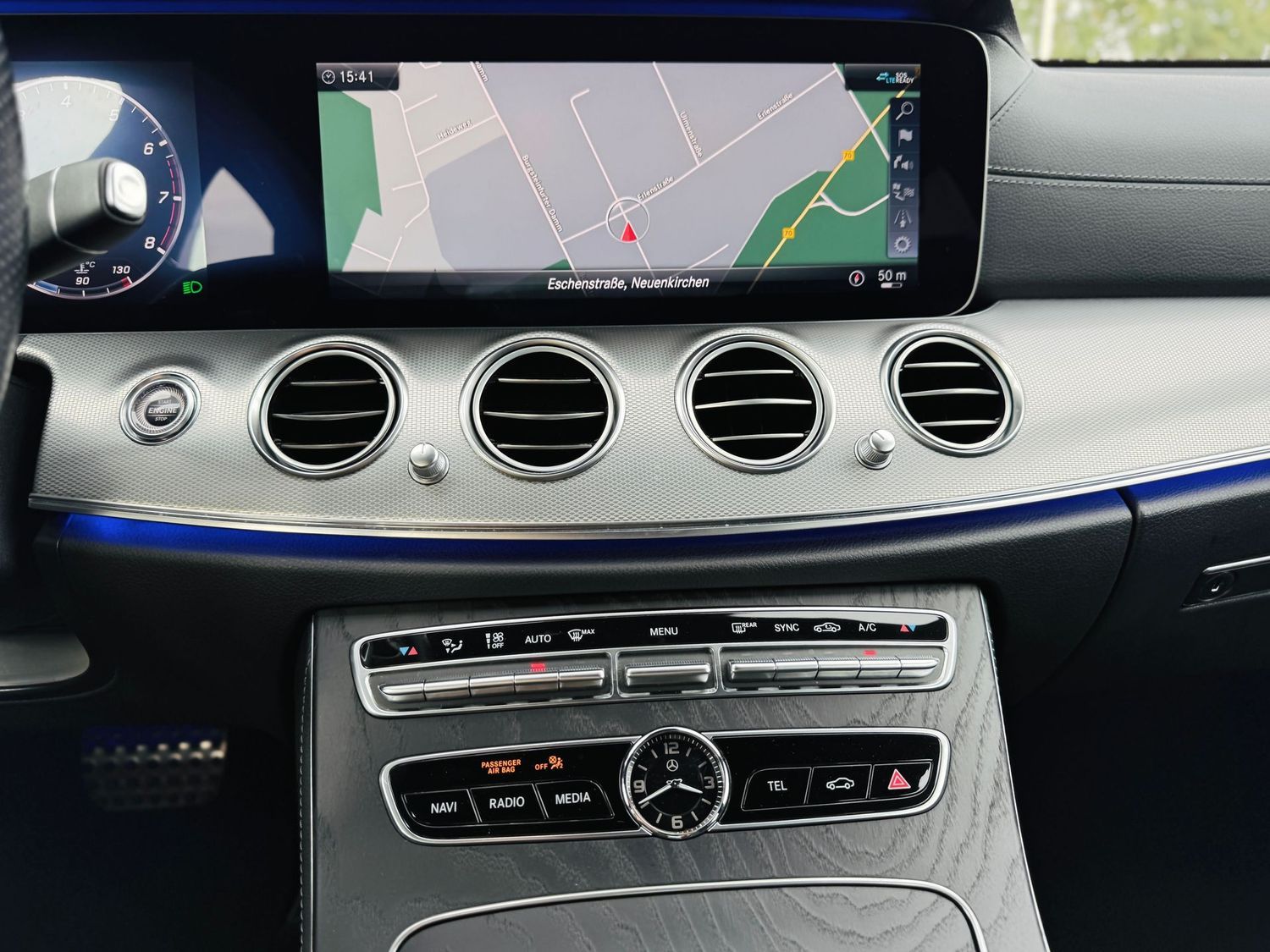 Fahrzeugabbildung Mercedes-Benz E 200 AMG, Multibeam, Memory, 360°, Comand, PTS,