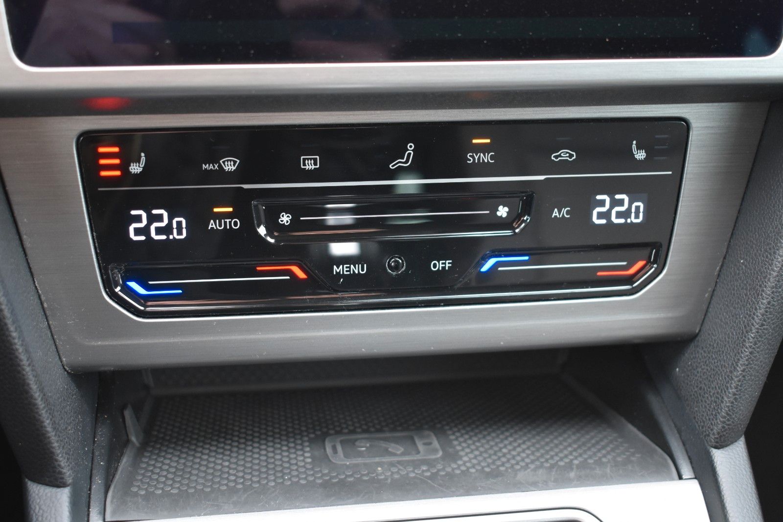 Fahrzeugabbildung Volkswagen Passat Variant Conceptline DSG AHK LED