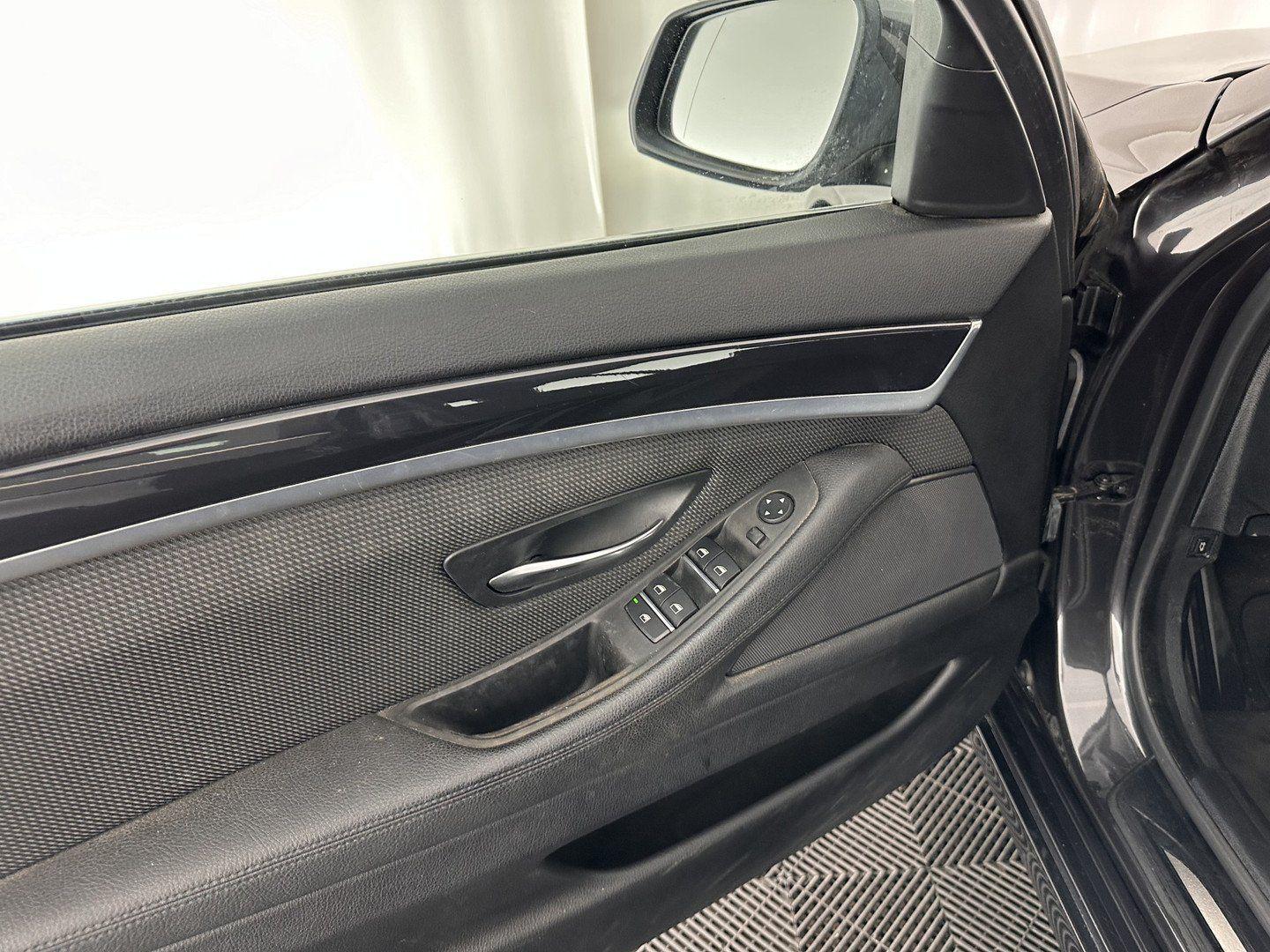 BMW 518 2014 — photo 25