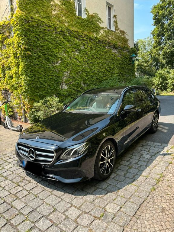 Image of Mercedes-Benz E 300