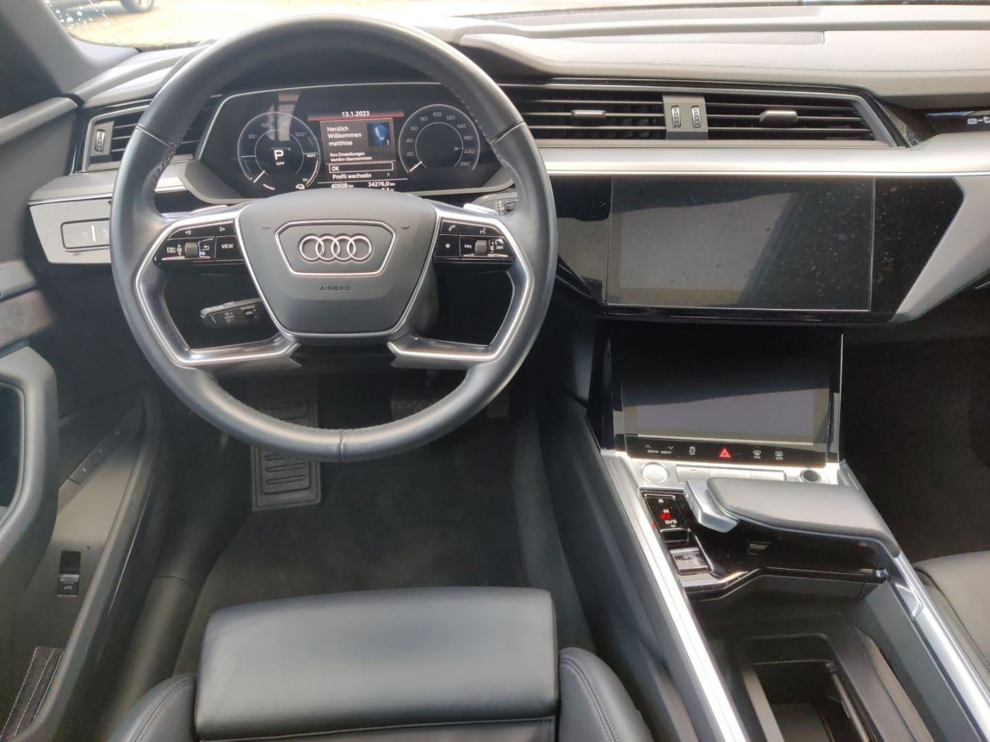 Fahrzeugabbildung Audi e-tron advanced 55 quattro MatrixLED HeadUp Stad