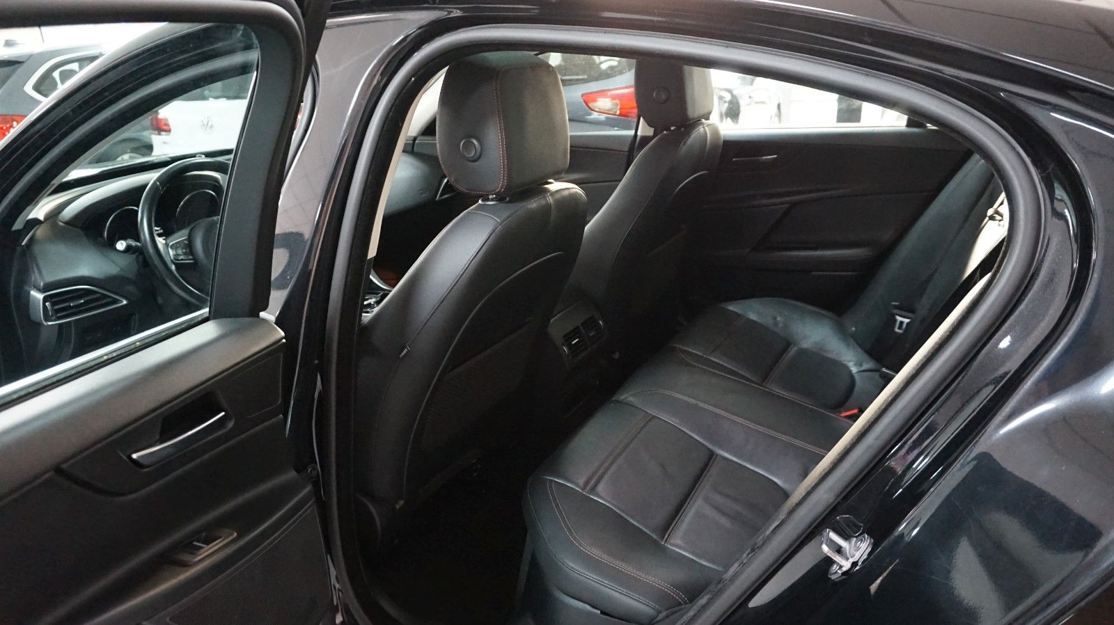 Fahrzeugabbildung Jaguar XE Prestige
