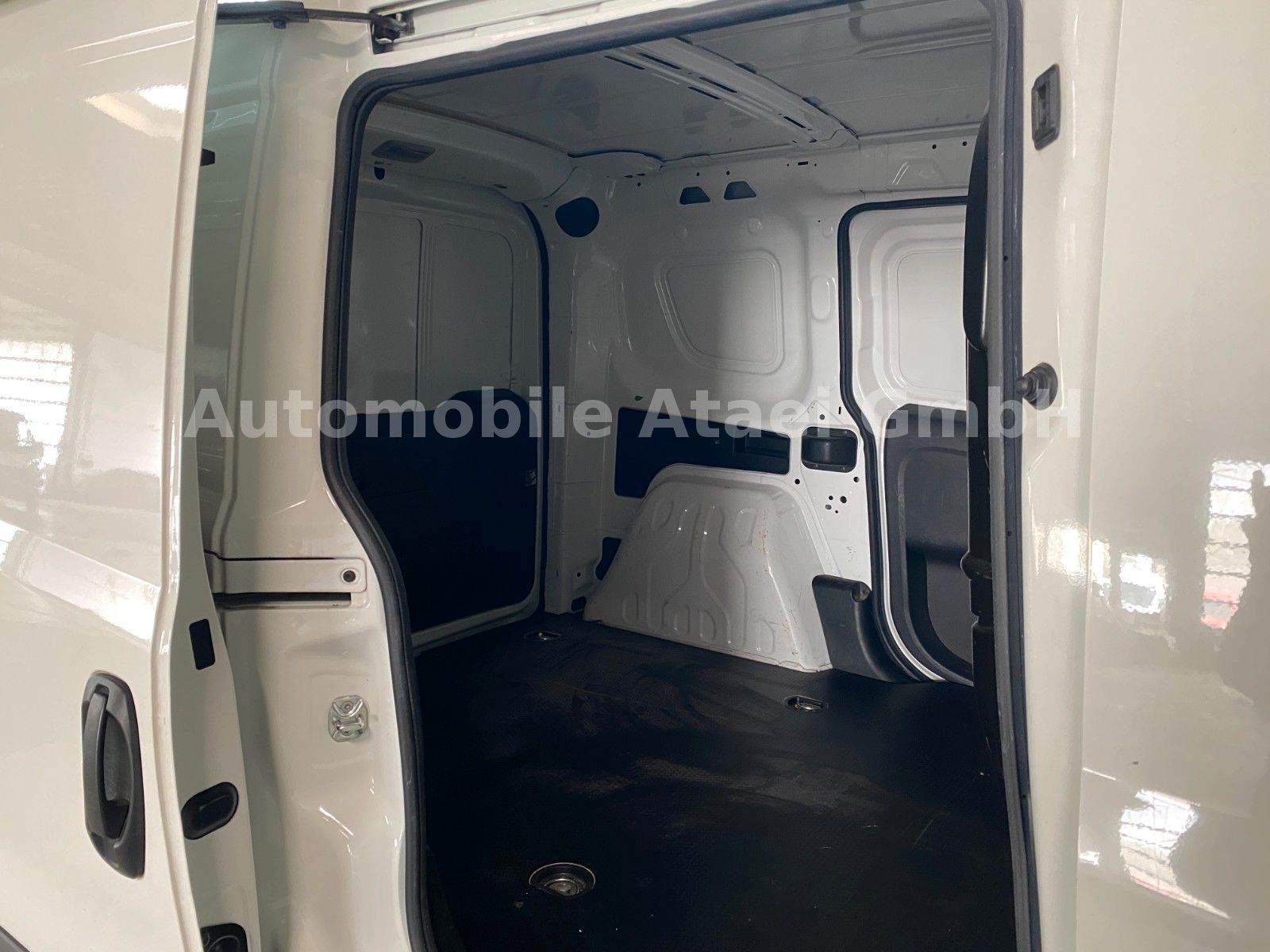 Fahrzeugabbildung Fiat Doblo Kasten TEMPOMAT+KLIMA (8255)