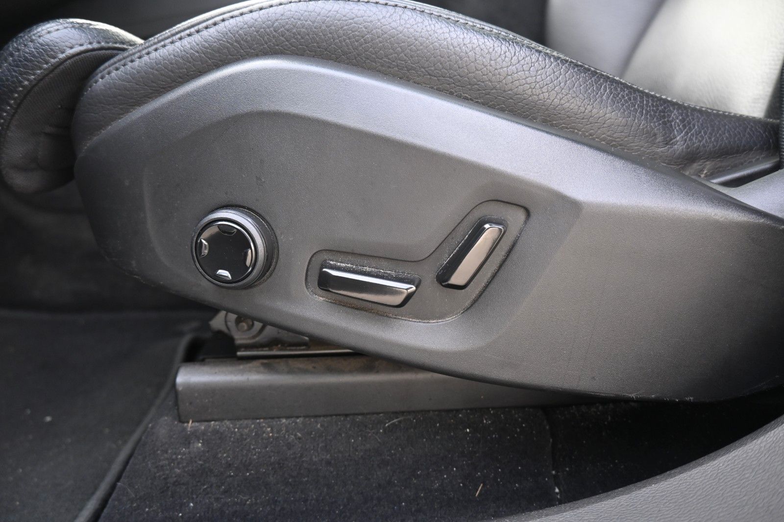 Fahrzeugabbildung Volvo XC60 T8 RC AWD Inscription*PANO*RFK*BLIS*DAB*AHK