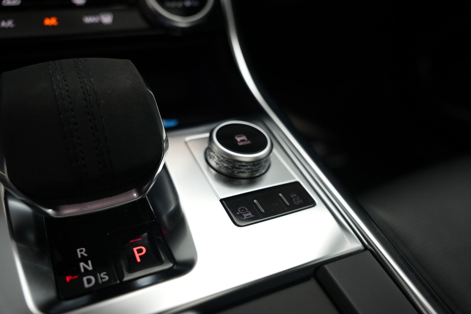 Fahrzeugabbildung Jaguar XF Sportbrake R-Dynamic SE AWD/PANO/KAM/MERIDIAN