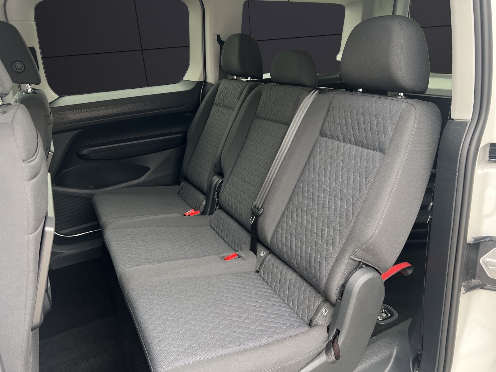 Fahrzeugabbildung Volkswagen Caddy Maxi TDI Life Standhzg. LED AHK Navi GRA P