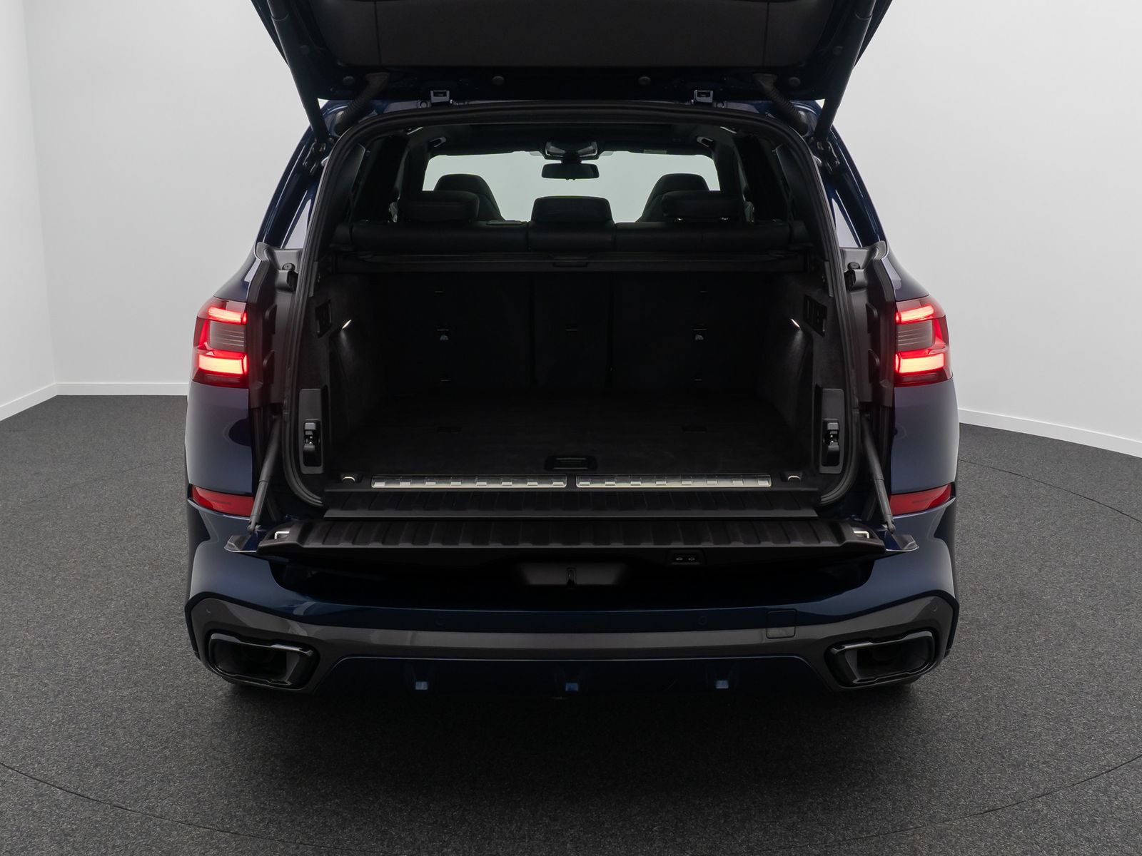 Fahrzeugabbildung BMW X5 xD45e M Sport HUD 360°Laser DAB SkyLounge H/K