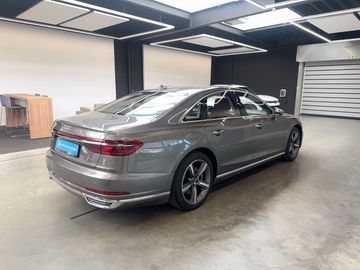 Audi A8 - 7